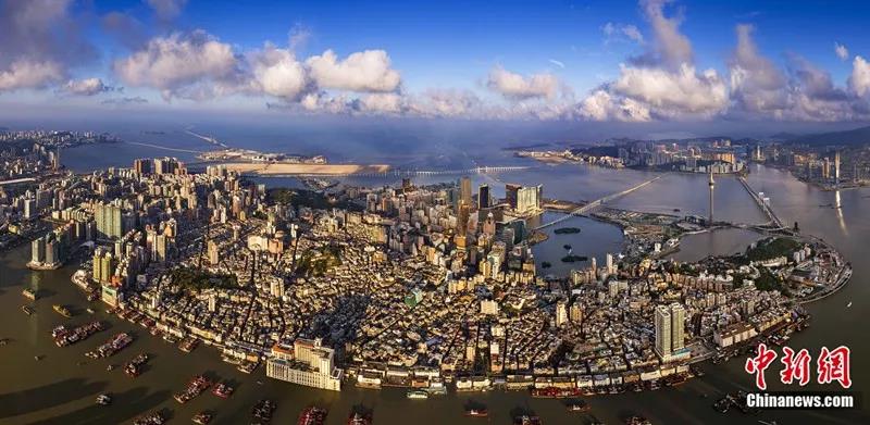 香港与澳门2025新澳正版资料最新,仔细释义、解释与落实